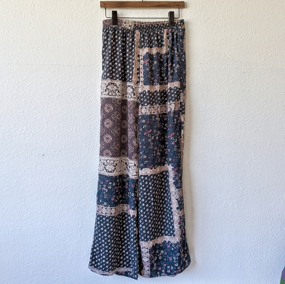 Les Lis Pants - 3/$15 ✨✨ Les Lis Printed Palazzo Pants